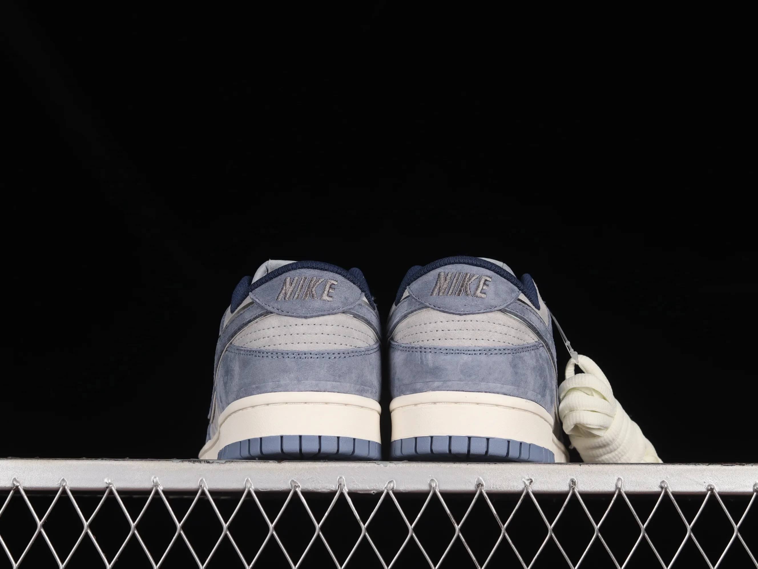 All Categories Nk SB Dunk Series Nk SB Dunk Low Low-top sneakers Otomo Katsuhiro x Nk SB Dunk Low "Steamboy OST" Creative customization collaboration Otomo Katsuhiro co-branded SB low-top sports and leisure sneakers DR3369-526